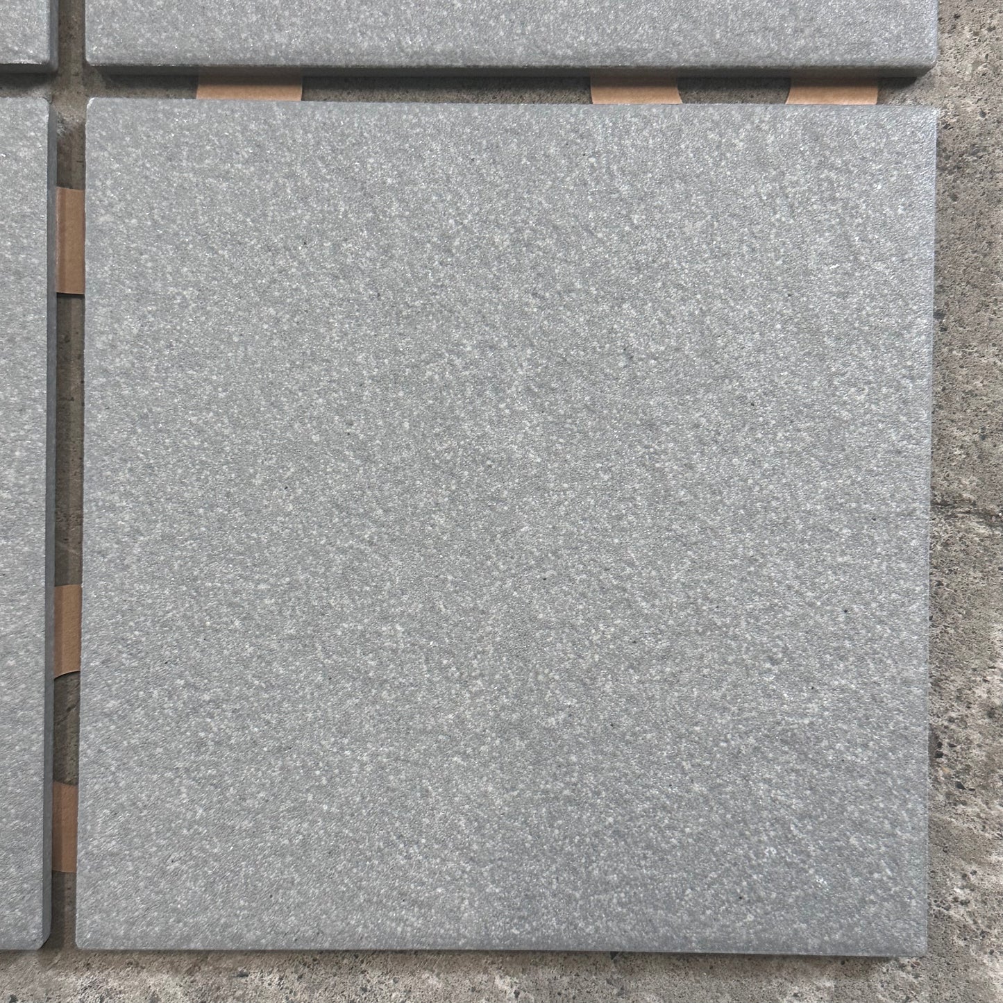 150角タイル TIフロアー玄関床・外床・屋内床タイル TI150/53 グレー(灰色)デッドストック