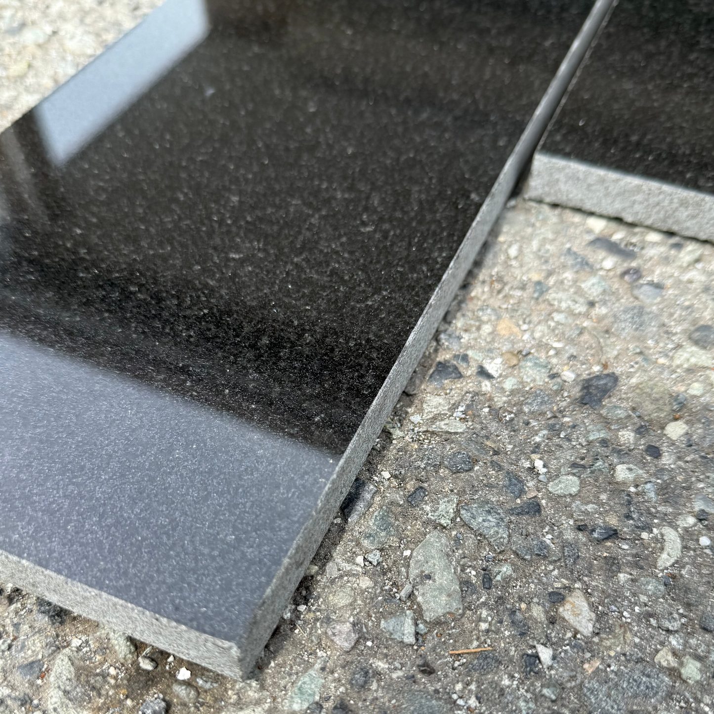 御影石「山西黒」中国産天然 本磨き仕上げ(135×300mm)