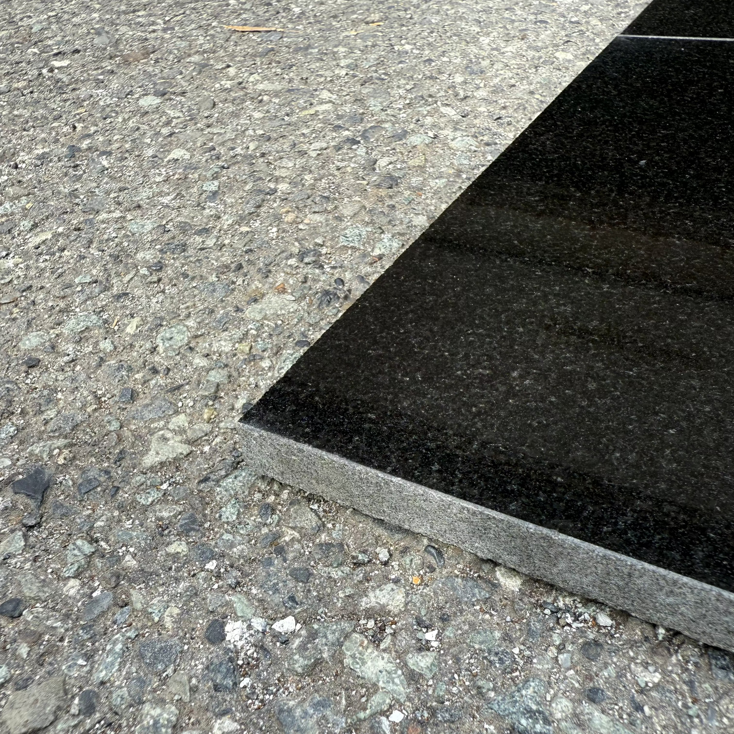 御影石「山西黒」中国産天然 本磨き仕上げ(135×300mm)