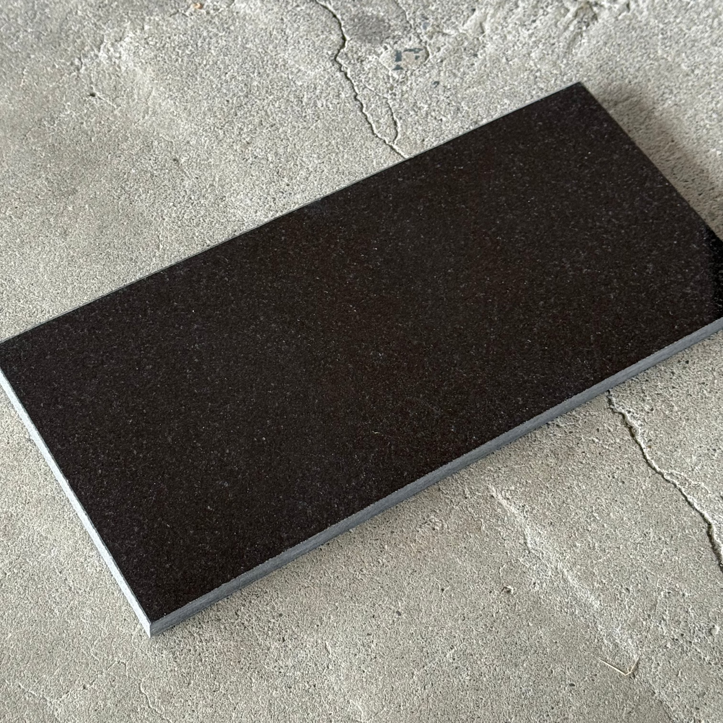 御影石「山西黒」中国産天然 本磨き仕上げ(135×300mm)