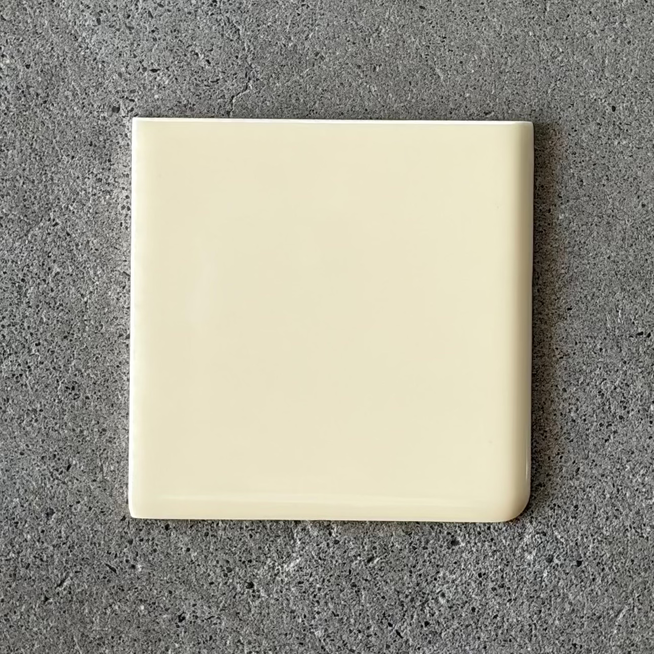 AA10#H19UN ビオティカ【TOTO】100角タイル 平 内装壁タイル(クリーム)|廃盤品