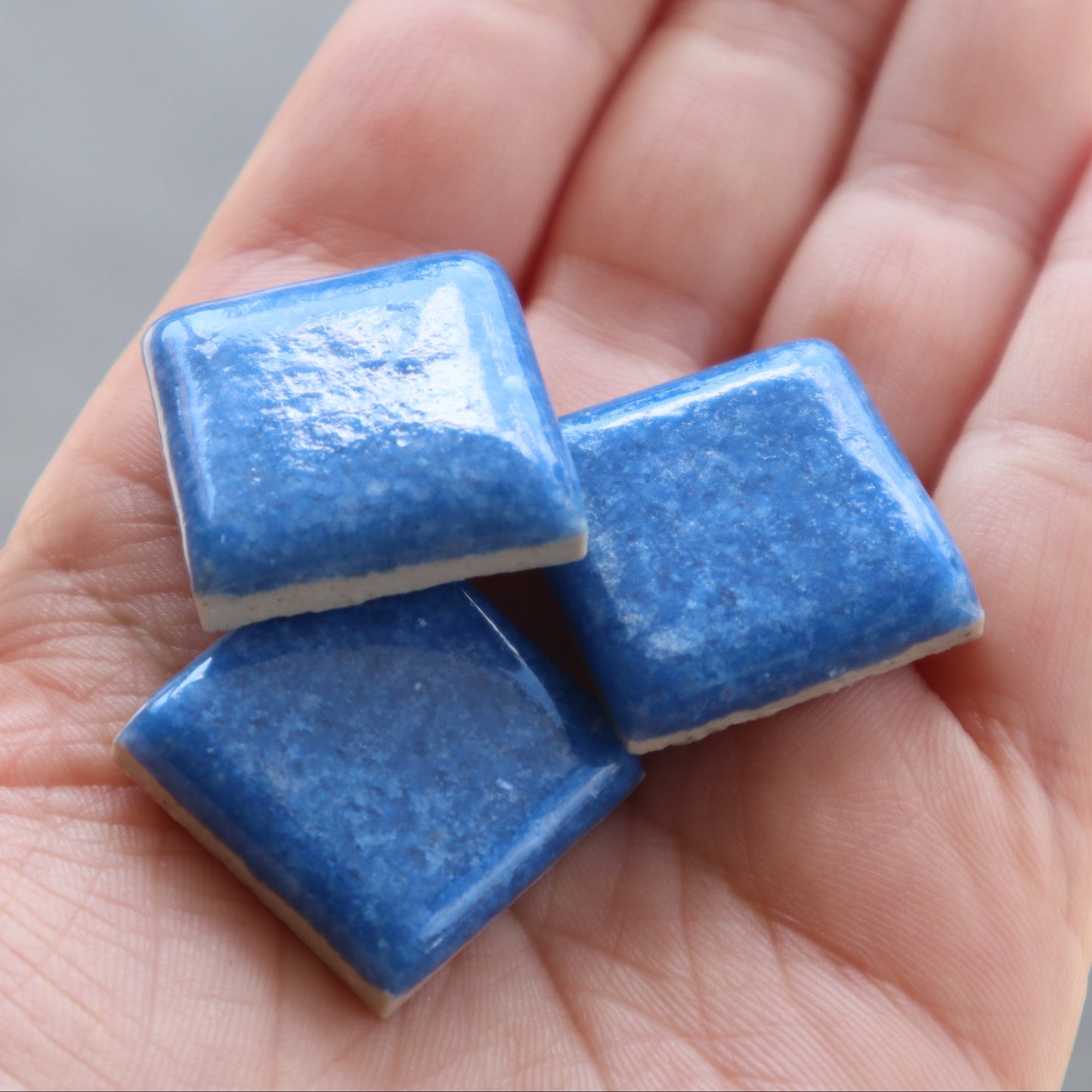 22.5mm角タイル【X-iS エクシィズ】ギヤマンモザイク 青YC-172|リビング・玄関・洗面など屋内壁に