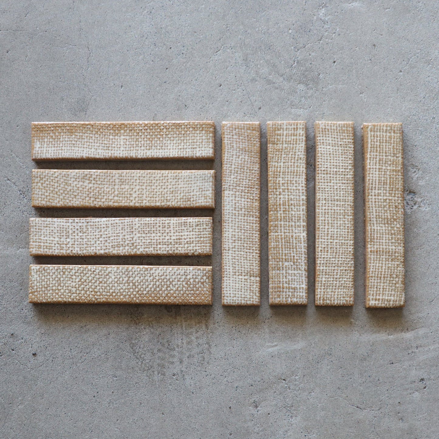 寿草 ジュソウ【アルキ・オーナメント】 JSO-403|布目デザインタイル|デッドストックタイル|廃盤品