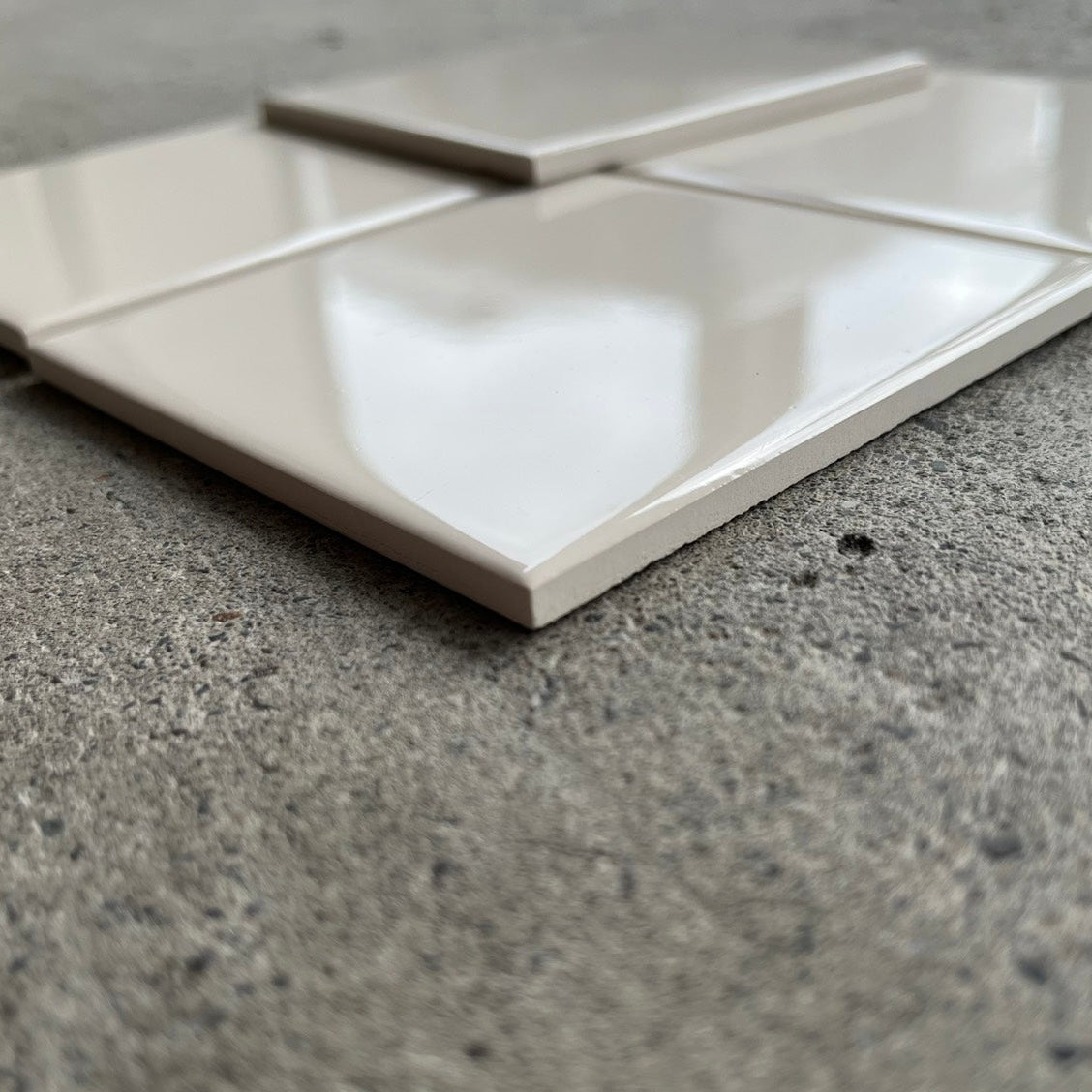 半磁器タイル 100角タイル 平【TOTO】内装壁タイル イベル (淡いベージュ)AA10#41|廃盤品