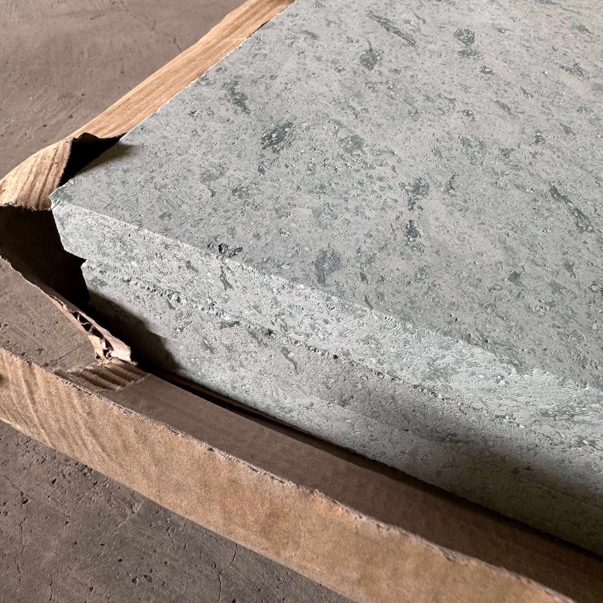 十和田石 300×600×22厚 天然石(ダイヤ挽き) デッドストック品 十和田石 300×600×22厚 天然石(ダイヤ挽き) デッドストック品