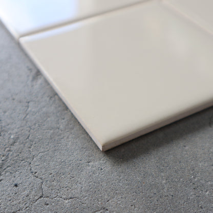 半磁器タイル 100角タイル 平【TOTO】内装壁タイル イベル （ソフトベージュ）AA10#43｜廃盤品