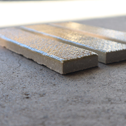 寿草 ジュソウ【アルキ・オーナメント】 JSO-403｜布目デザインタイル｜デッドストックタイル｜廃盤品