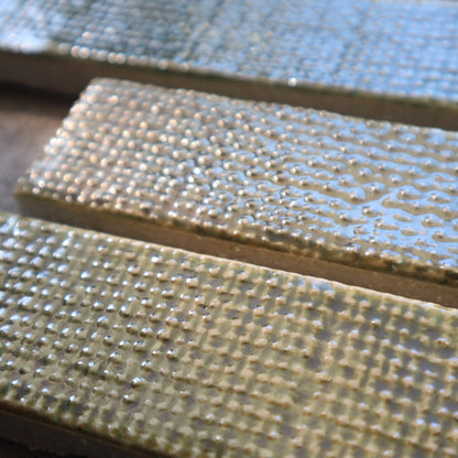 寿草 ジュソウ【アルキ・オーナメント】 JSO-403｜布目デザインタイル｜デッドストックタイル｜廃盤品