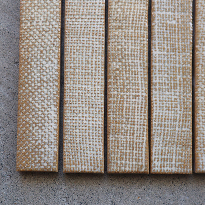 寿草 ジュソウ【アルキ・オーナメント】 JSO-403｜布目デザインタイル｜デッドストックタイル｜廃盤品