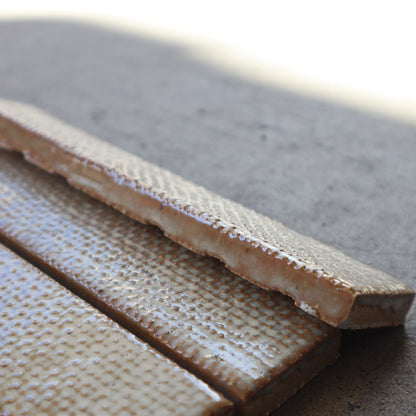 寿草 ジュソウ【アルキ・オーナメント】 JSO-403｜布目デザインタイル｜デッドストックタイル｜廃盤品