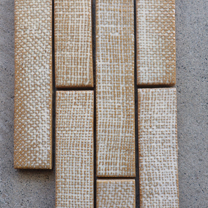 寿草 ジュソウ【アルキ・オーナメント】 JSO-403｜布目デザインタイル｜デッドストックタイル｜廃盤品