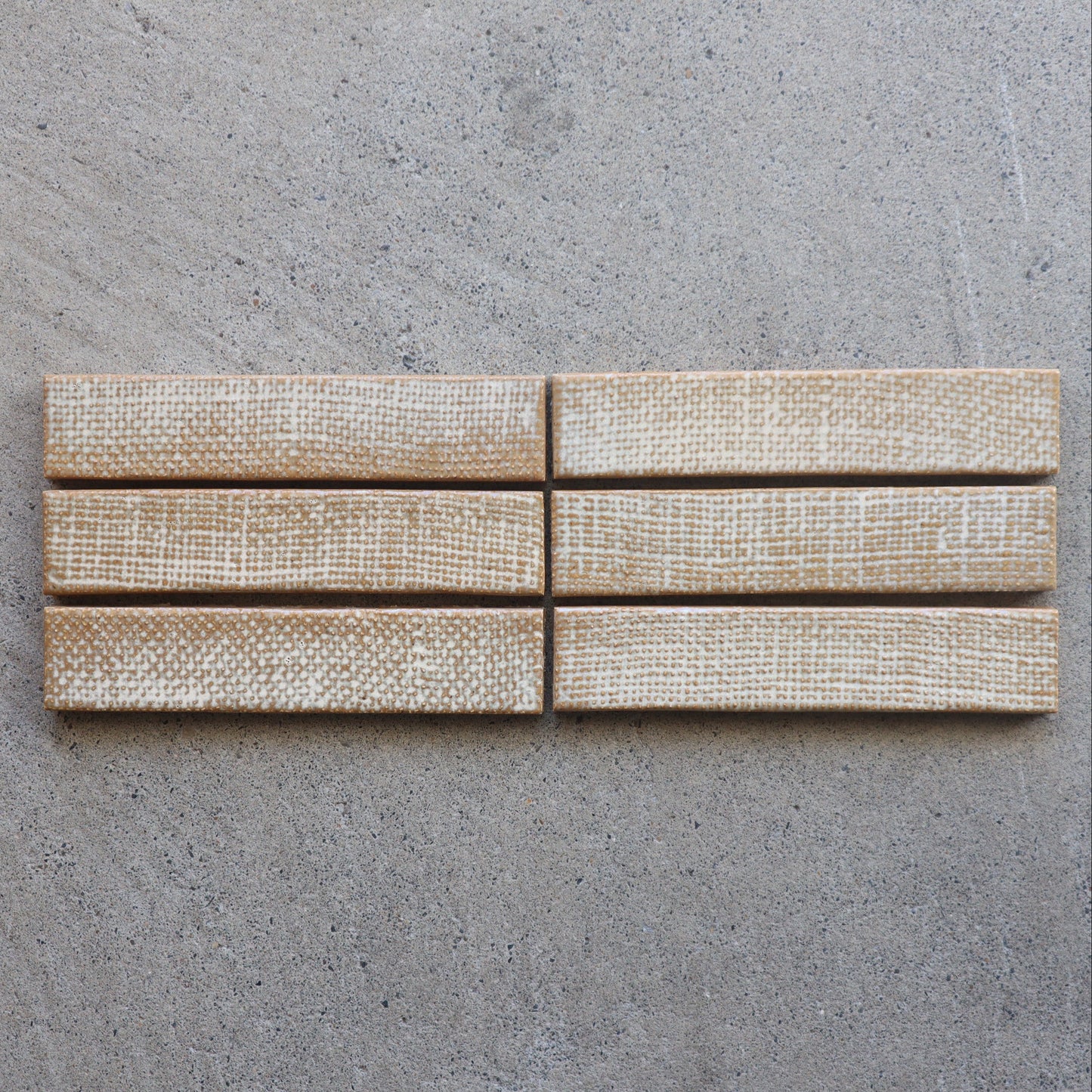 寿草 ジュソウ【アルキ・オーナメント】 JSO-403｜布目デザインタイル｜デッドストックタイル｜廃盤品