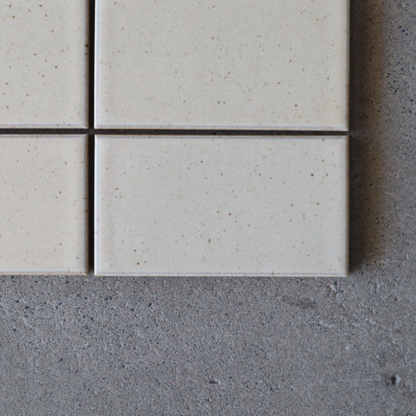 タイタン 小口平【sanwa】 TI-20｜デッドストックタイル