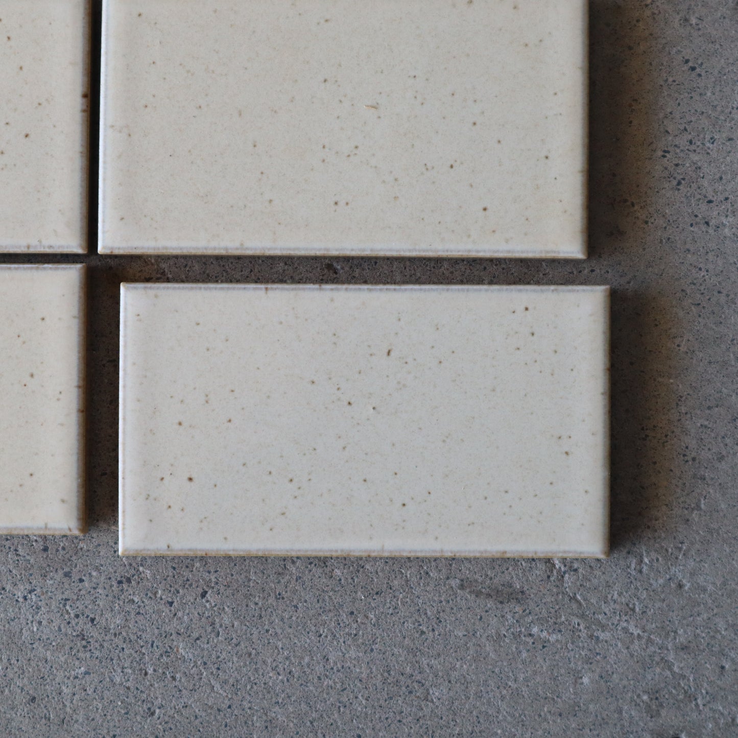 タイタン 小口平【sanwa】 TI-20｜デッドストックタイル