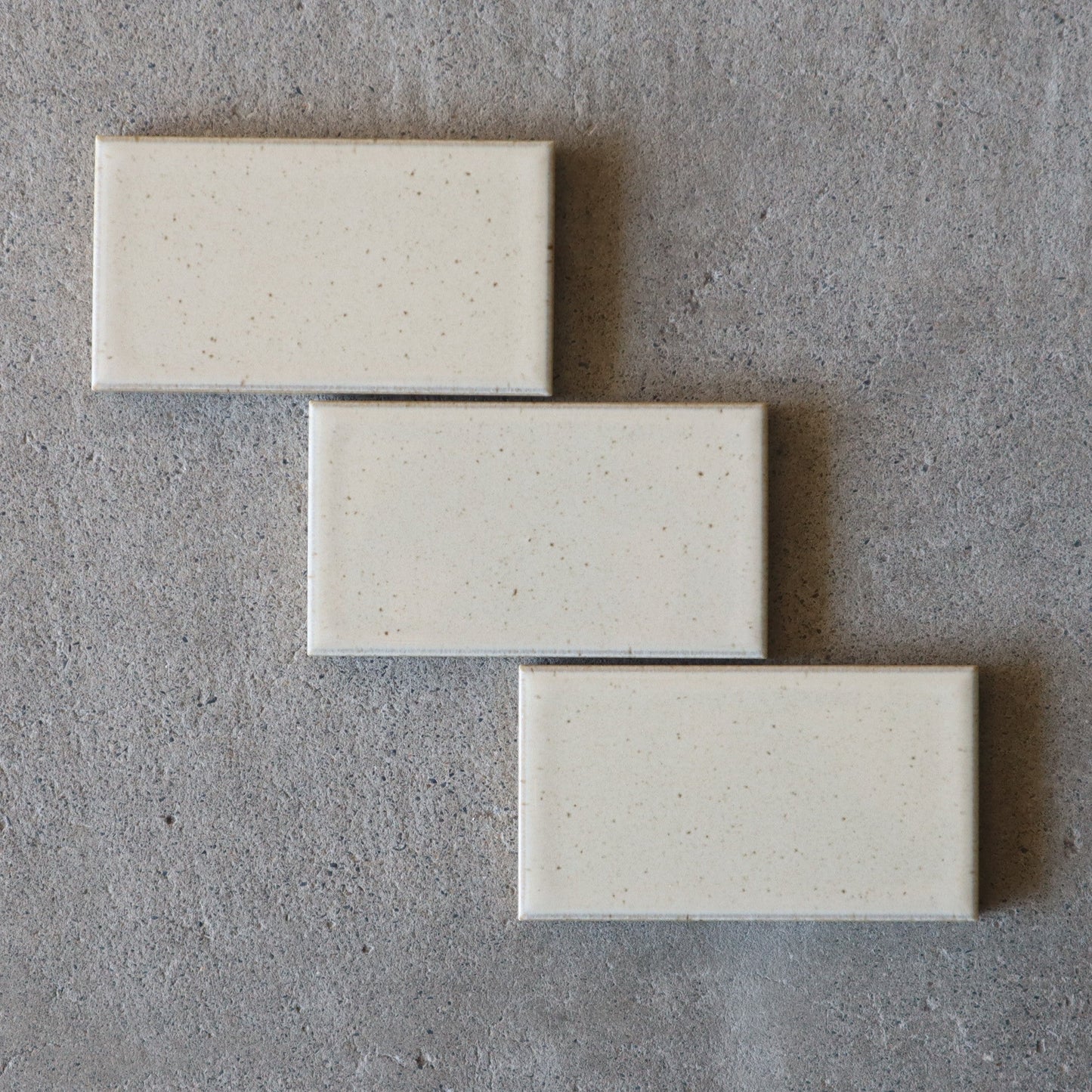 タイタン 小口平【sanwa】 TI-20｜デッドストックタイル