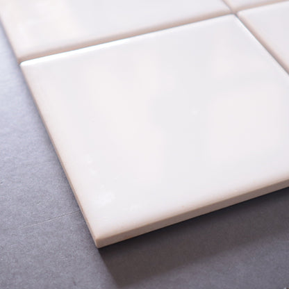 半磁器タイル 100角タイル 平【TOTO】内装壁タイル イベル （ホワイト）AA10#11｜廃盤品