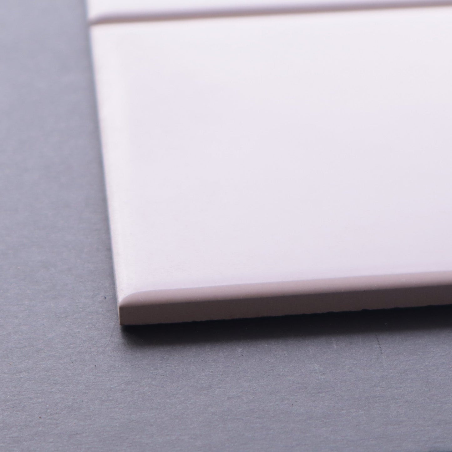 半磁器タイル 100角タイル 平【TOTO】内装壁タイル イベル （淡いピンク）AA10#22｜廃盤品