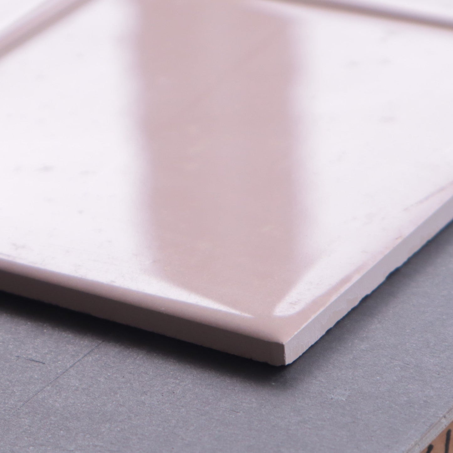 半磁器タイル 100角タイル 平【TOTO】内装壁タイル イベル （少し濃いめピンク）AA10#23｜廃盤品