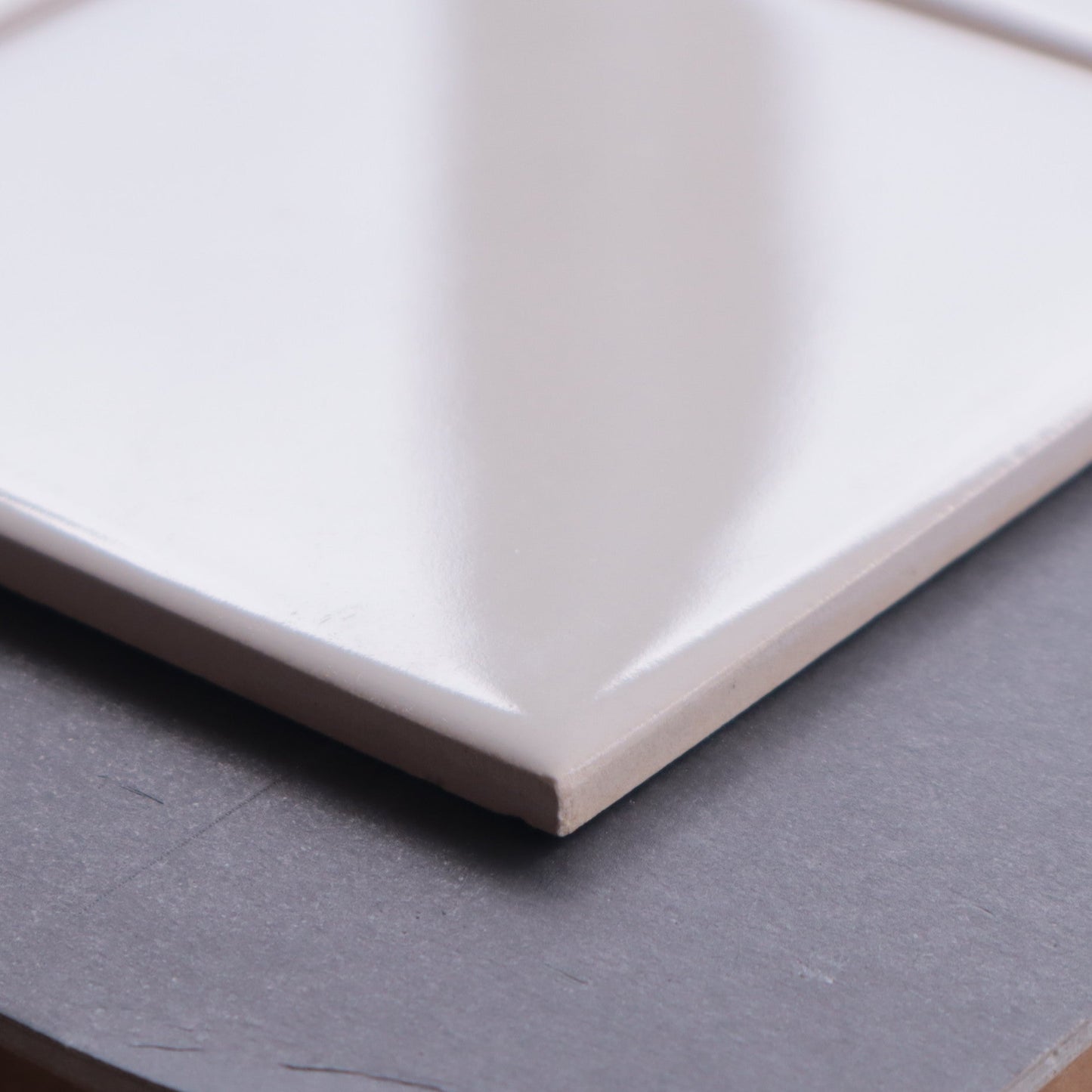 半磁器タイル 100角タイル 平【TOTO】内装壁タイル イベル （とても薄い黄緑）AA10#61｜廃盤品