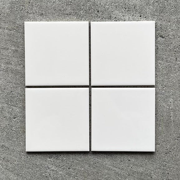 半磁器タイル 100角タイル 平【TOTO】内装壁タイル イベル （淡いベージュ）AA10#41｜廃盤品