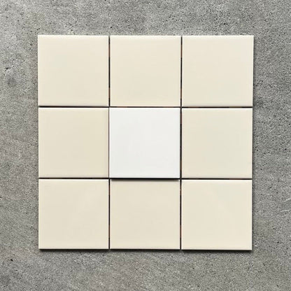 半磁器タイル 100角タイル 平【TOTO】内装壁タイル イベル （ソフトベージュ）AA10#43｜廃盤品